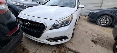 יונדאי סונטה מודל 2017. 197,526 ק"מ, יד חמישית. תיבת הילוכים: אוטומטי
צבע: לבן, מנוע: בנזין 