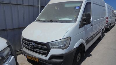 יונדאי H350 מודל 2018. 313,327 ק"מ, יד נוכחית: שנייה, בעלות נוכחית: פרטי, רישום מקורי/מקוריות: פרטי