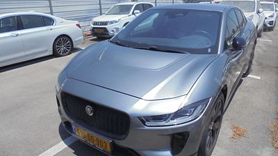 יגואר I-PACE מודל 2023. 3,656 ק"מ, יד ראשונה. תיבת הילוכים: אוטומטי
צבע: אפור, מנוע: חשמלי, כוח 