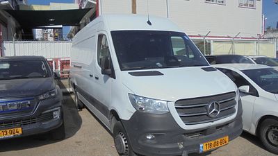 מרצדס 517 ספרינטר מודל 2025. 53,781 ק"מ, יד ראשונה. תיבת הילוכים: אוטומטי
צבע: לבן, מנוע: דיזל 