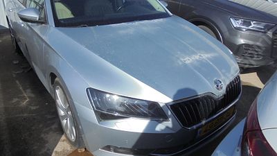 סקודה סופרב מודל 2015. 325,573 ק"מ, יד נוכחית: שלישית, בעלות נוכחית: פרטי, רישום מקורי/מקוריות: פרטי