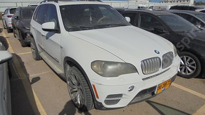 ב.מ.וו. X-5 מודל 2010. 246,650 ק"מ, יד שביעית. תיבת הילוכים: אוטומטי
צבע: לבן, מנוע: בנזין, כוח 