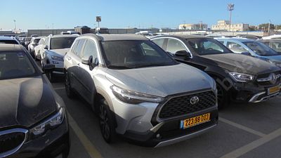 טויוטה קורולה מודל 2023. 42,375 ק"מ, יד ראשונה. תיבת הילוכים: אוטומטי
צבע: כסף מטאלי, מנוע: 