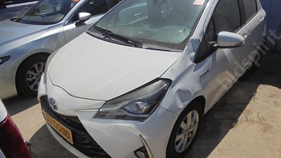 טויוטה יאריס היבריד מודל 2017. 216,190 ק"מ
