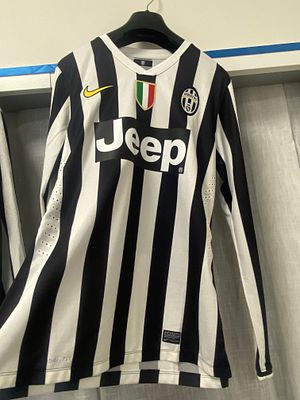 TEVEZ - JUVE JERSEY N.10. Carlos Alberto Mart&iacute;nez T&eacute;vez (Ciudadella, 5 February 1984) is an 