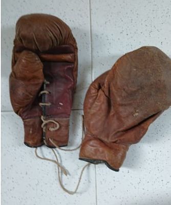 BOXING - COEVI PRIMO CARNERA GLOVES. Hard to find contemporary Primo Carnera professional gloves