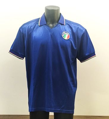 FOOTBALL – ITALIAN NATIONAL TEAM SHIRT
BY RICCARDO FERRI. Light blue shirt, collar with 