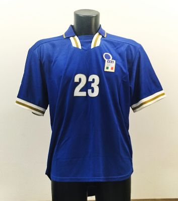 FOOTBALL – ITALIAN NATIONAL TEAM SHIRT
BY ATTILIO LOMBARDO. Light blue jersey, short sleeves 