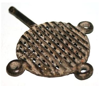 VENTAGLIO ASHANTI GHANA. VENTAGLIO 
ASHANTI - GHANA 
FUSIONE A CERA PERSA 
ANONIMO 