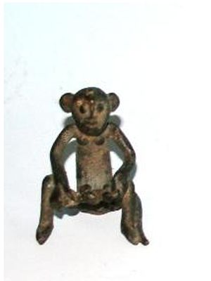 SCIMMIA CON PICCOLO
. SCIMMIA CON PICCOLO 
ASHANTI - GHANA 
FUSIONE A CERA PERSA 
