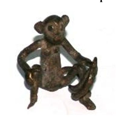 SCIMMIA SEDUTA CON BANANA
. SCIMMIA SEDUTA CON BANANA 
ASHANTI - GHANA 
FUSIONE A CERA PERSA 
