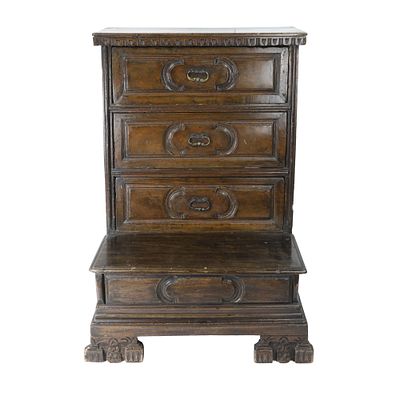 Inginocchiatoio in noce - Emilia - fine XVII secolo inizi XVIII secolo. Inginocchiatoio in noce 