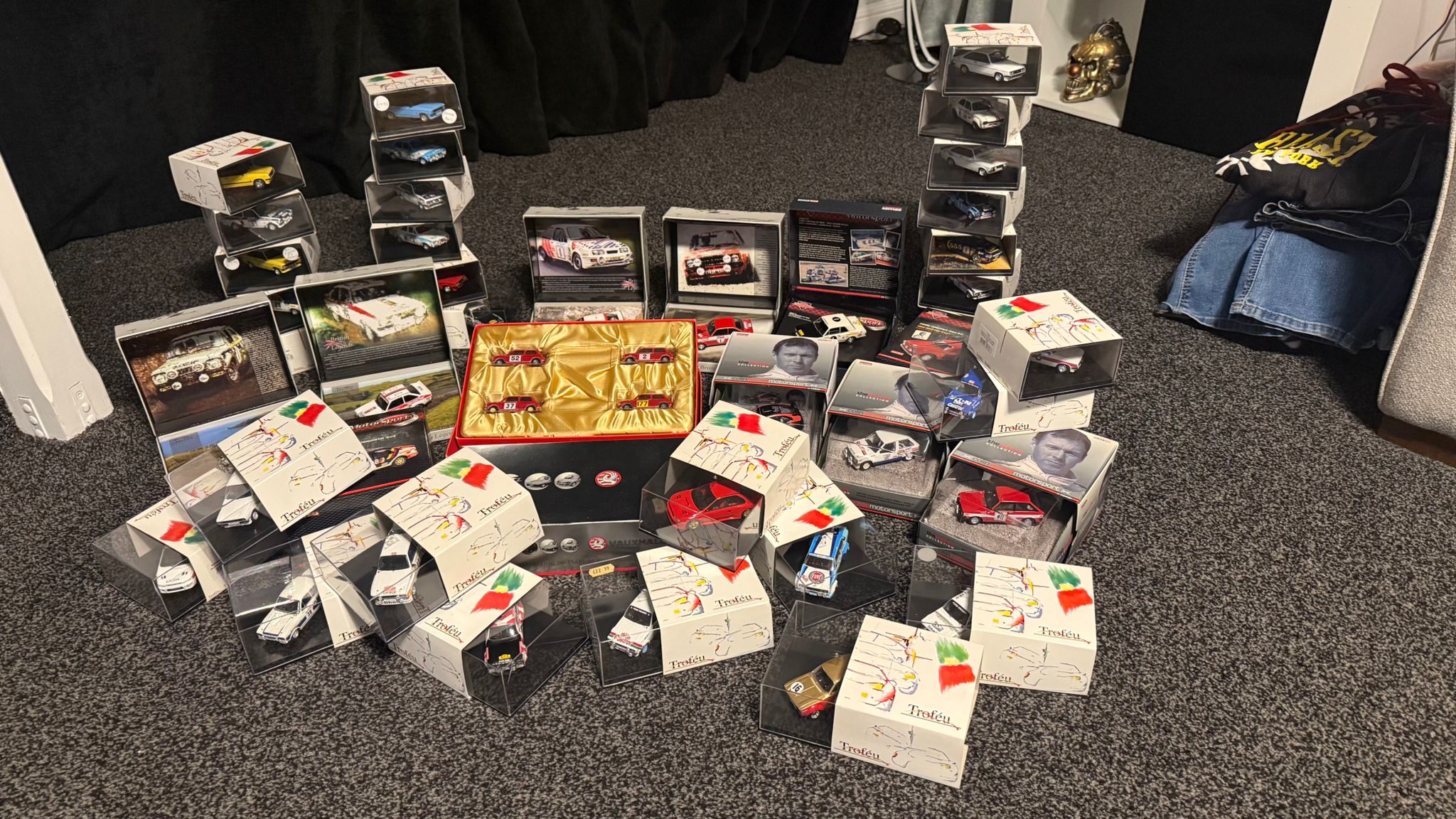 GMC ONLINE AUCTIONS | Auction 121 | ONE MAN'S 40 YEAR RARE 1.43 MODEL CARS AND DEALERS CAR BROCHURES COLLECTION TIMED AUCTION ALL BOXED AND CASED 300+