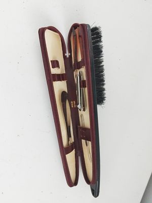 LEATHER CASED CLOTHES BRUSH MANICURE SET