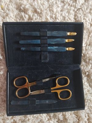 CASED COMPLETE MANICURE SET
