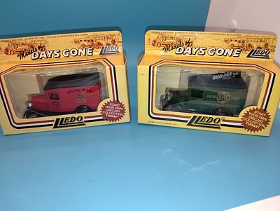 TWO BOXED DIECAST DAYS GONE MODEL CARS