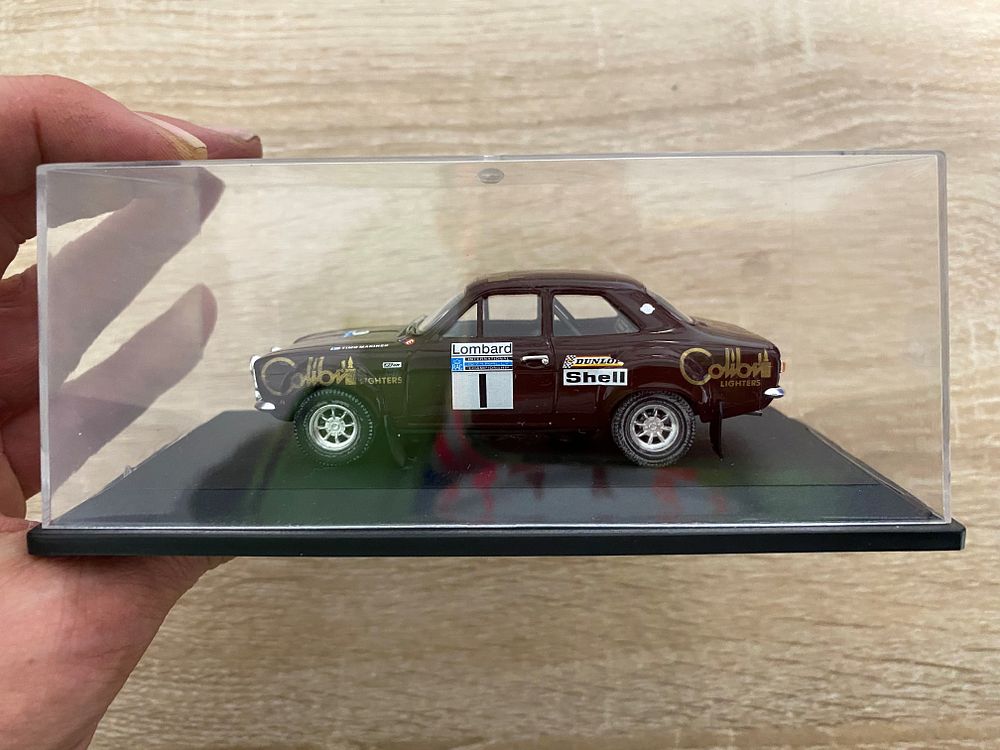 CASED FORD ESCORT MK11 RS1800 1975 RAC RALLY MOD1014 TIMO MAKINEN/ HENRI LIDDON