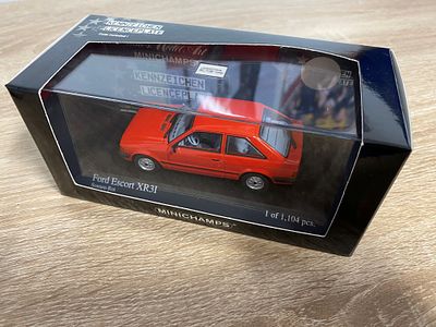 BOXED FORD ESCORT MK111 RED MINICHAMPS 400 085000