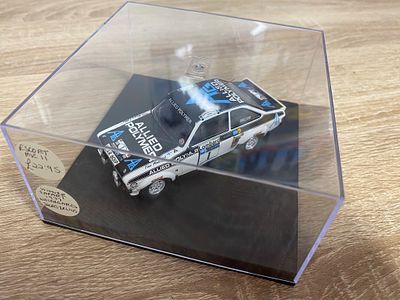 TROFEU FORD ESCORT MK11 SAFARI WINNER 1977 CASED AND BOXED