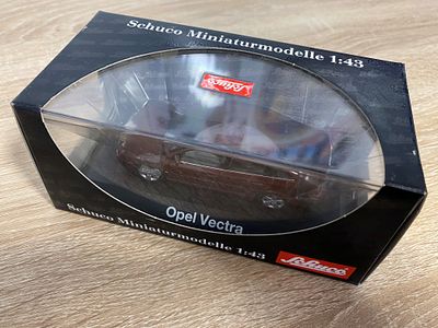 RARE SCHUCO OPEL VECTRA C SALOON CASED AND BOXED. RARE SCHUCO OPEL VECTRA C SALOON RUBENS RED 