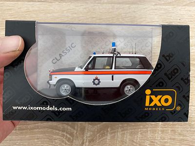BOXED AND CASED IXO RANGE ROVER MANCHESTER POLICE CAR