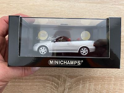 MINICHAMPS OPEL ASTRA CABRIO CASED AND BOXED 1/43 LTD EDITION