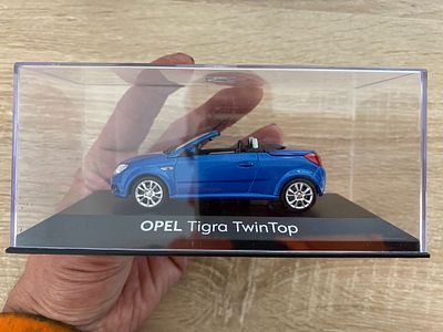 OPEL TIGRA TWINTOP CASED AND BOXED 1/43