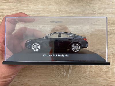 VAUXHALL INSIGNIA BLACK CASED AND BOXED 1/43 . VAUXHALL INSIGNIA BLACK CASED AND BOXED 1/43