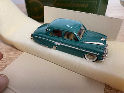 LANSDOUNE MOTORS VAUXHALL CRESTA E SERIES CASED AND BOXED 1/43 . LANSDOUNE MOTORS VAUXHALL 