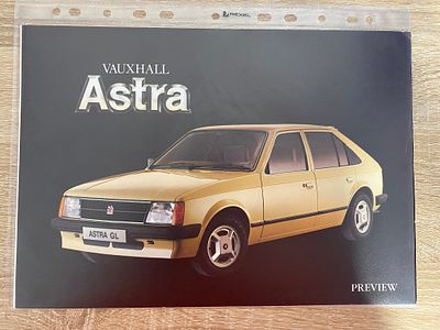ORIGINAL RARE VINTAGE VAUXHALL ASTRA BROCHURE IN A4 COVER