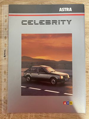 ORIGINAL VINTAGE VAUXHALL ASTRA CELEBRITY BROCHURE IN A4 COVER. ORIGINAL VINTAGE VAUXHALL ASTRA 