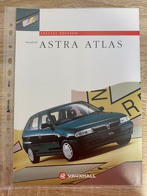 ORIGINAL VINTAGE VAUXHALL ASTRA ATLAS BROCHURE IN A4 COVER