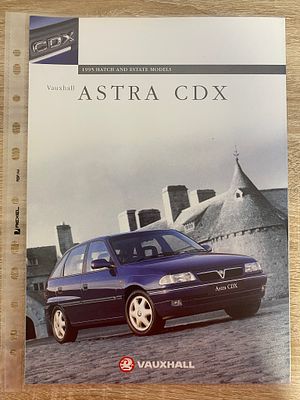 ORIGINAL VINTAGE VAUXHALL ASTRA CDX BROCHURE IN A4 COVER