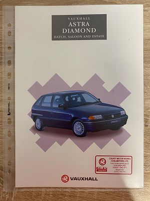 ORIGINAL VINTAGE VAUXHALL ASTRA DIAMOND BROCHURE IN A4 COVER