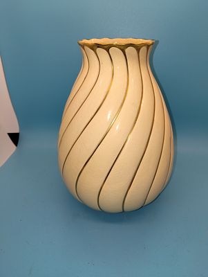 VERY NICE CARLTON WARE VASE . VERY NICE CARLTON WARE VASE