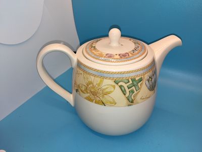 WEDGWOOD HOME GARDEN MAZE TEA POT
