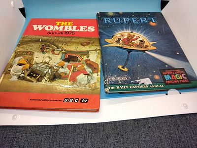 TWO VINTAGE CHILDRENS ANNUALS THE WOMBLES 1975 AND RUPERT THE BEAR