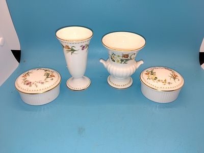 VERY NICE SELECTION OF FOUR WEDGWOOD PIECES . VERY NICE SELECTION OF FOUR WEDGWOOD PIECES