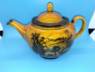 VERY NICE RIDGWAYS COACHING SERIES TEA POT