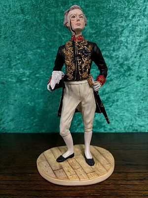 VERY NICE A Coalport Ltd Ed figure from from the Gilbert & Sullivan Collection - Sir Joseph 