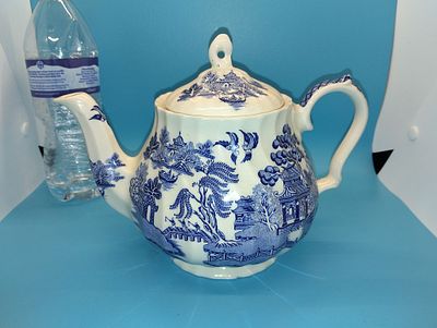 NICE Sadler Willow Pattern Teapot