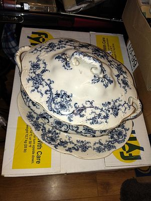 VERY NICE ANTIQUE LIDDED TUREEN WITH BASE IN GOOD CONDITION