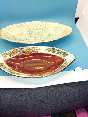 MAILING PEONY ROSE AND AN AVON CAKE PLATES. LOVELY MAILING PEONY ROSE AND AN AVON CAKE PLATES