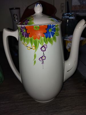 LOVELY EARLY GRAFTON FLORAL DESIGN COFFEE POT . LOVELY EARLY GRAFTON FLORAL DESIGN COFFEE POT