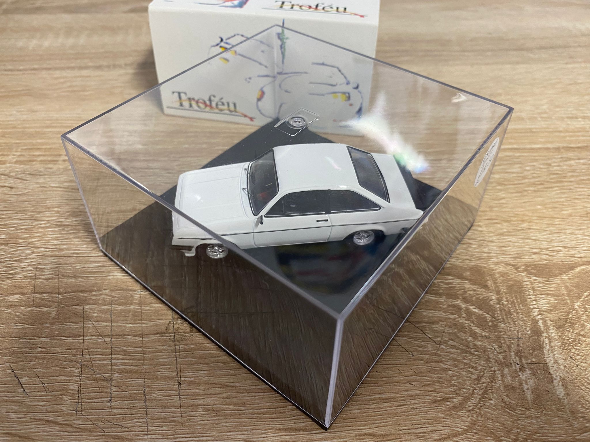 FANTASTIC TROFEU BOXED FORD ESCORT RS2000 ROAD CAR WHITE