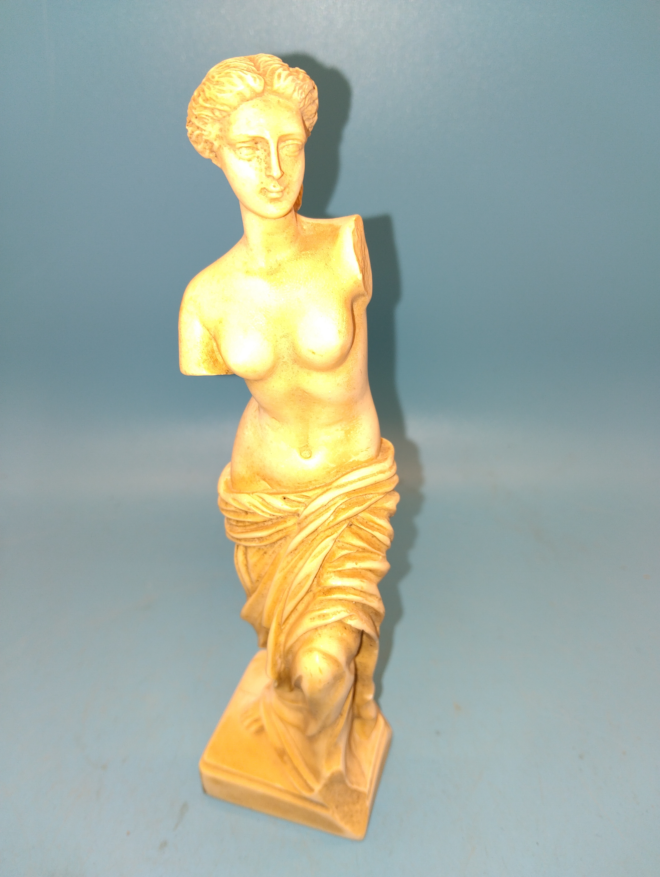NICE ITALIAN CLASSICAL FIGURINE APPROX 18CM HIGH