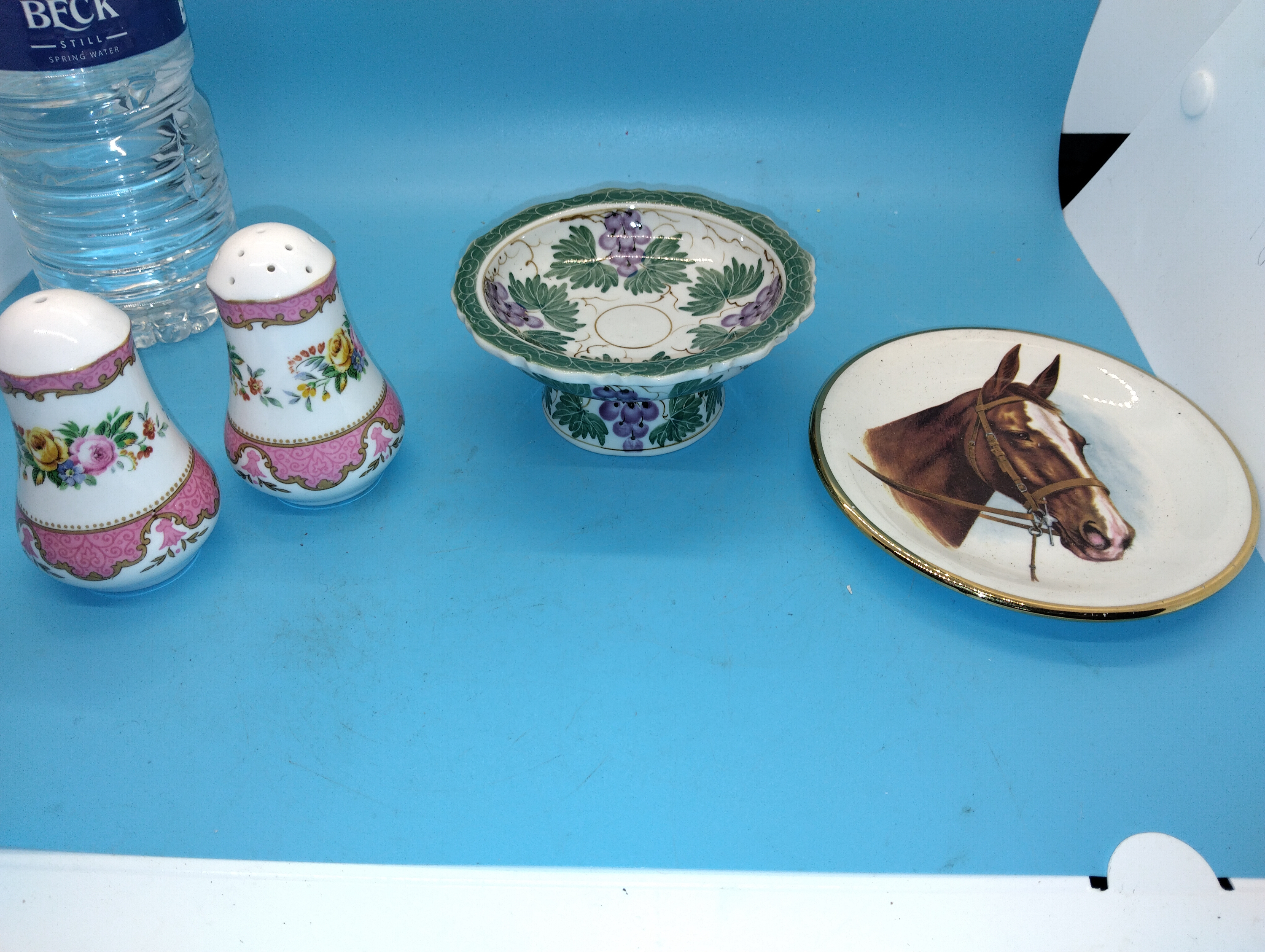 VERY NICE SELECTION OF CERAMICS INCLUDING SALT AND PEPPER, HAND PAINTED FOOTED DISH AND HORSE PLATE
