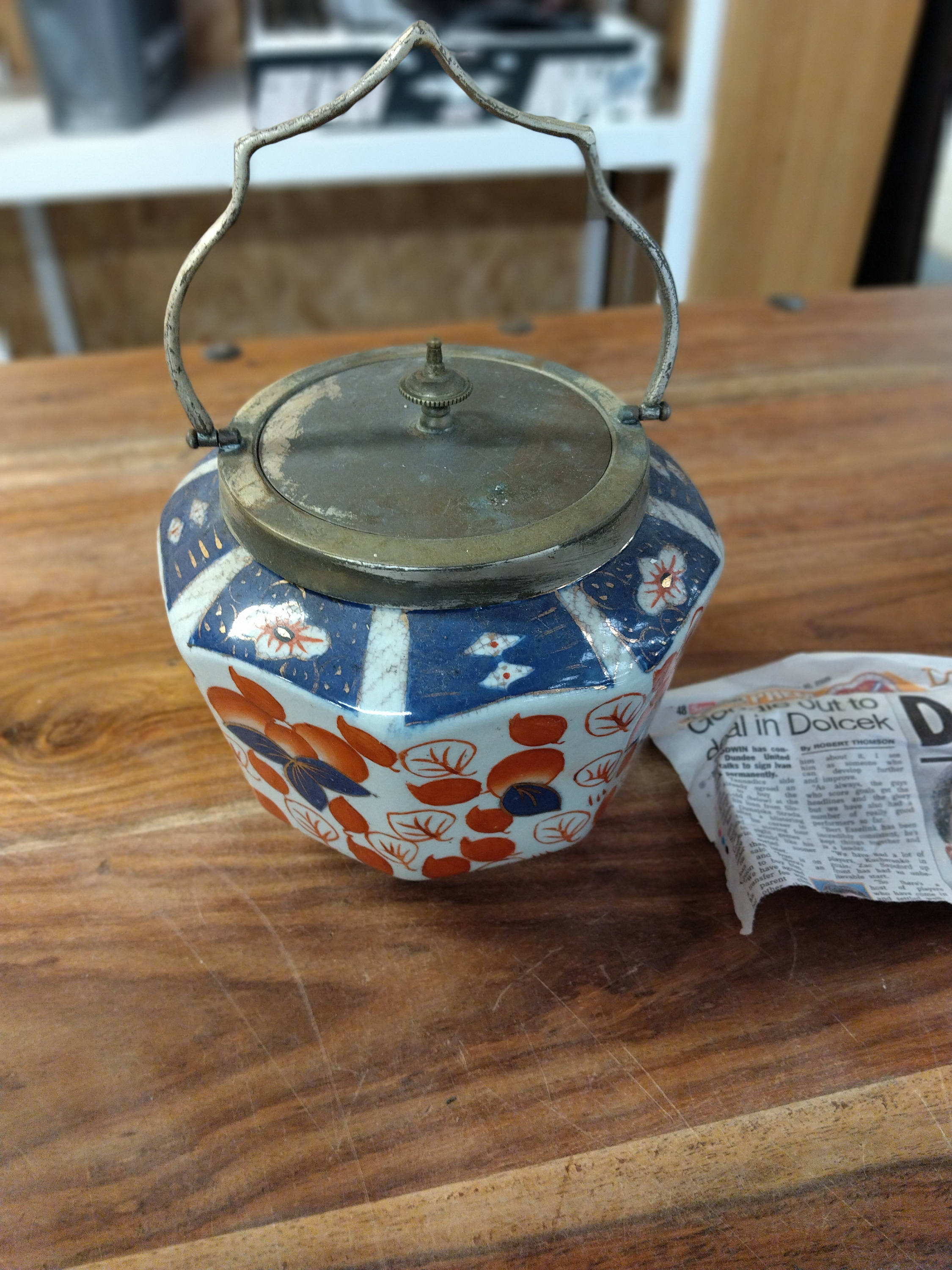 LOVELY ORIENTAL STYLE METAL LIDDED BISCUIT BARREL WITH HANDLE
