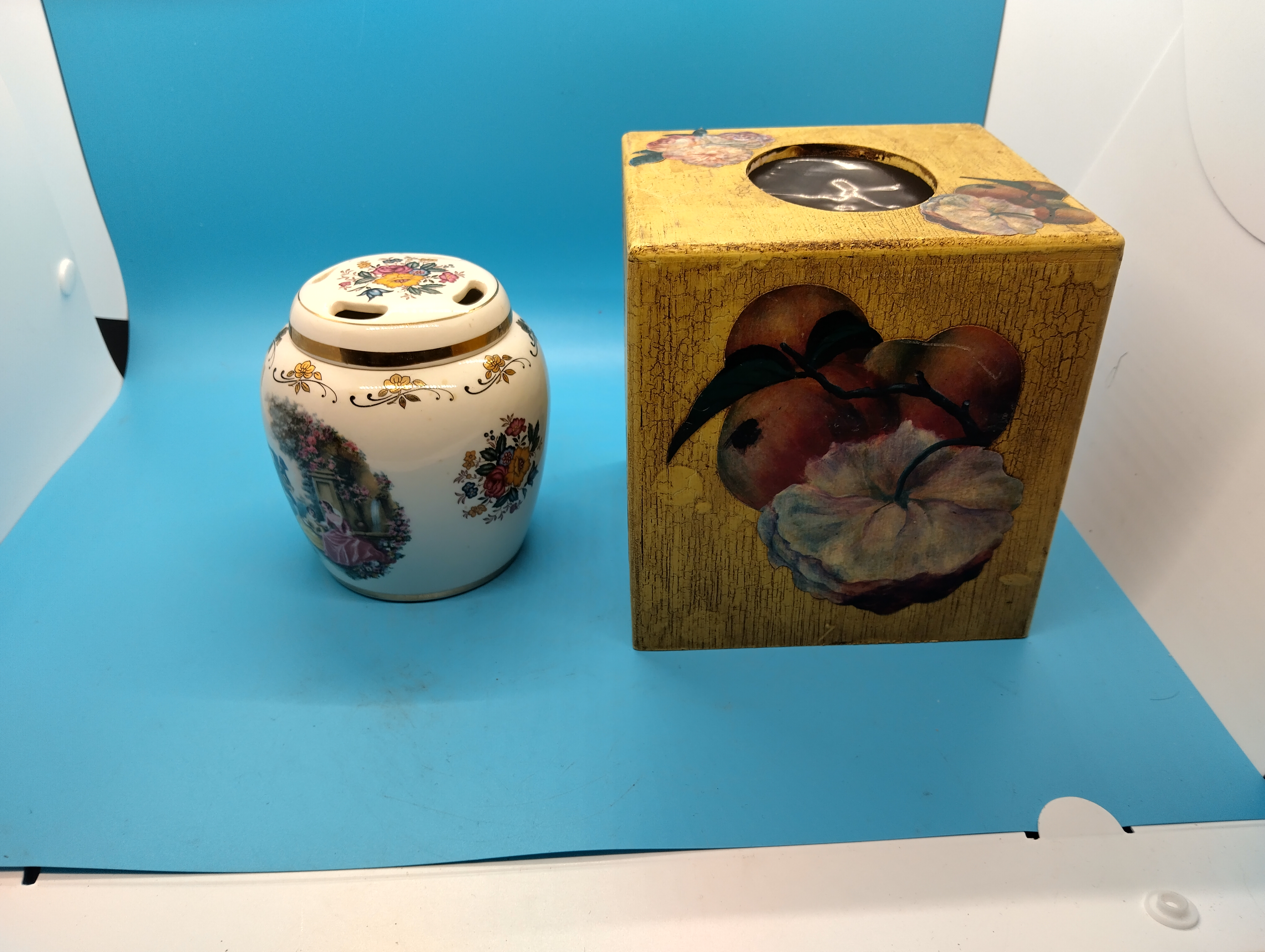 VINTAGE LORD NELSON POT POURI AND HANKY BOX HOLDER