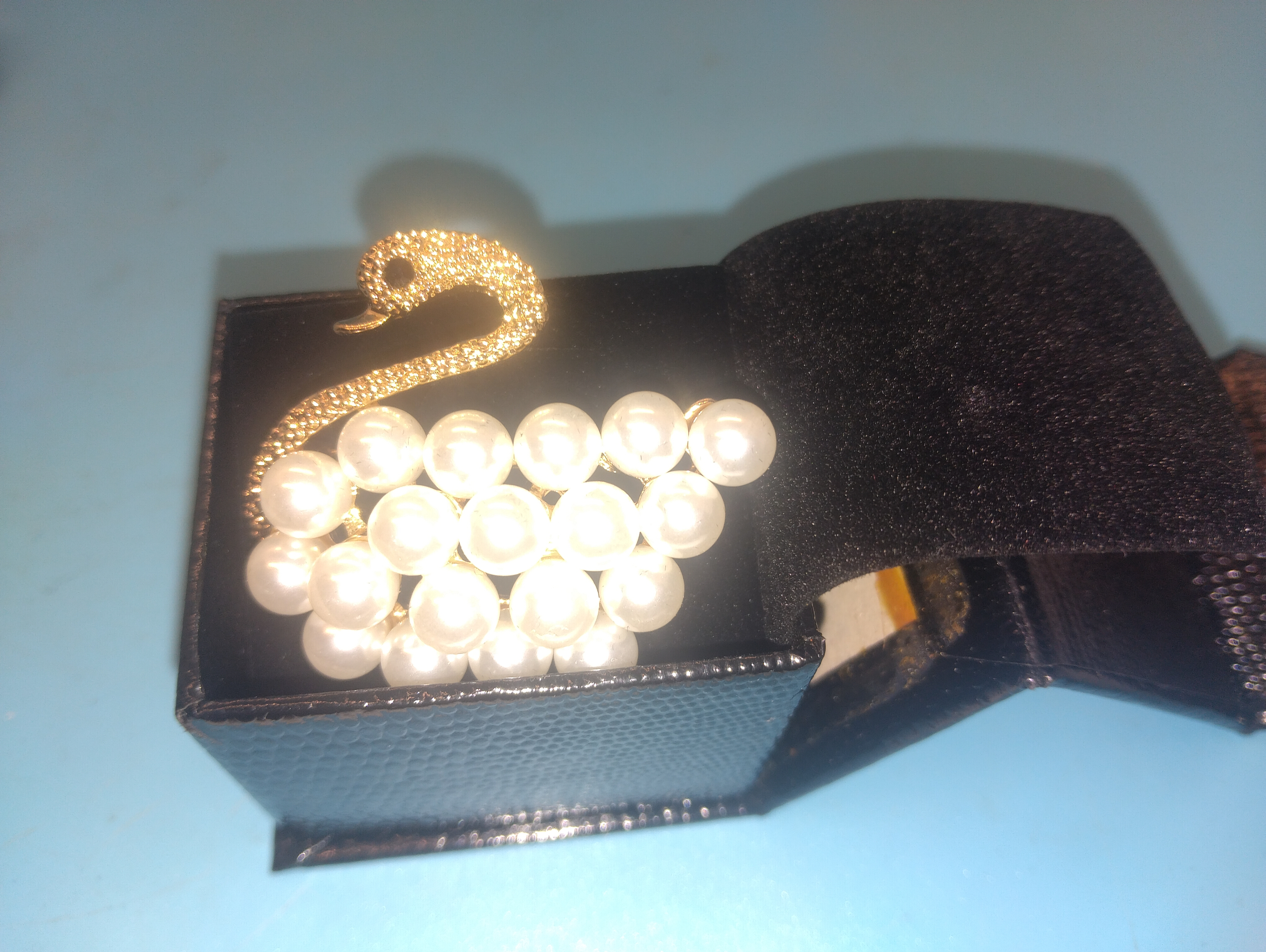 NEW BOXED SWAN BROOCH